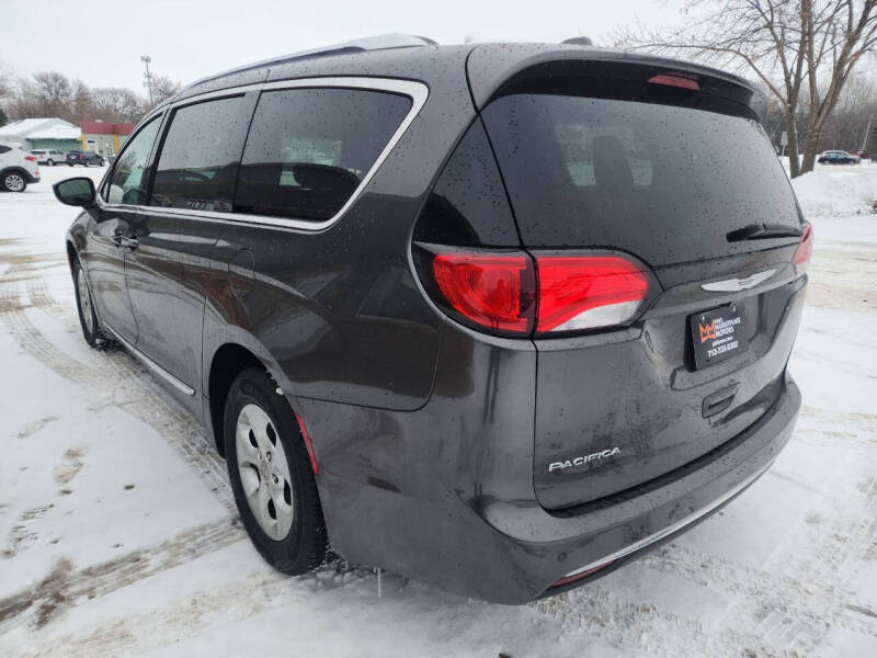 2017 Chrysler Pacifica Touring-L Plus