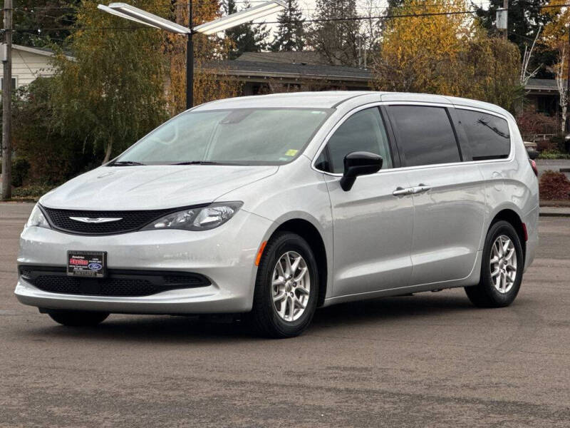 2024 Chrysler Voyager LX