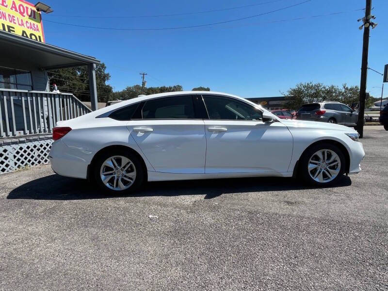 2018 Honda Accord LX photo 6