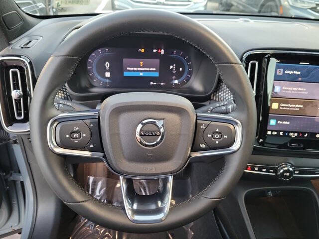 2023 Volvo XC40 B5 Plus Dark Theme