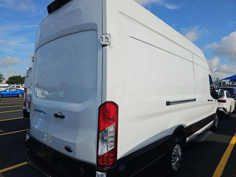 2022 Ford E-Transit 350