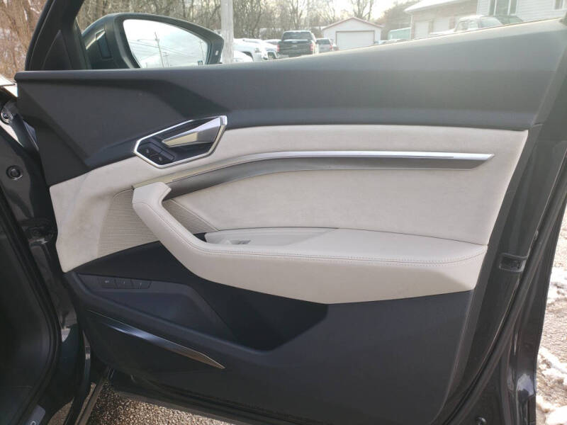 2019 Audi e-tron quattro Prestige