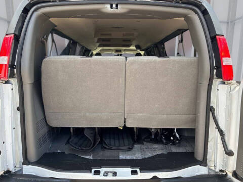 2025 Chevrolet Express LT 3500