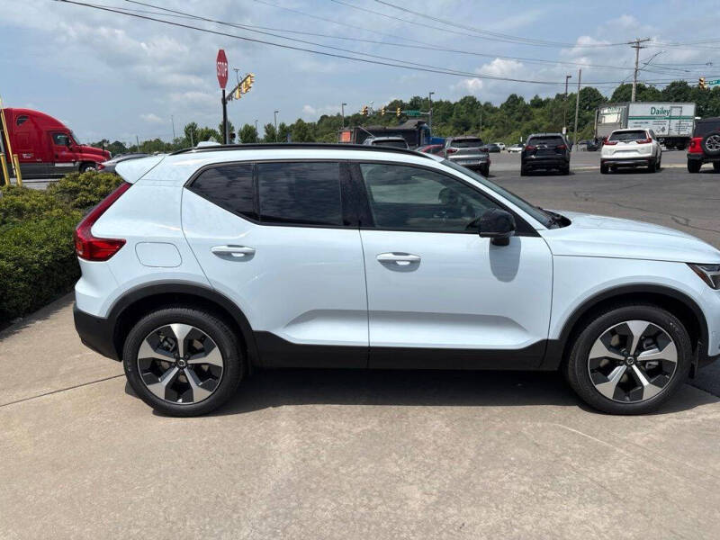 2026 Volvo XC40 B5 Plus