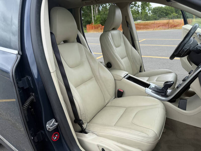 2014 Volvo XC60 T6 Premier Plus