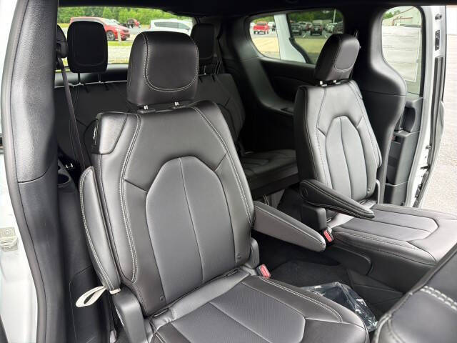 2026 Chrysler Pacifica Select