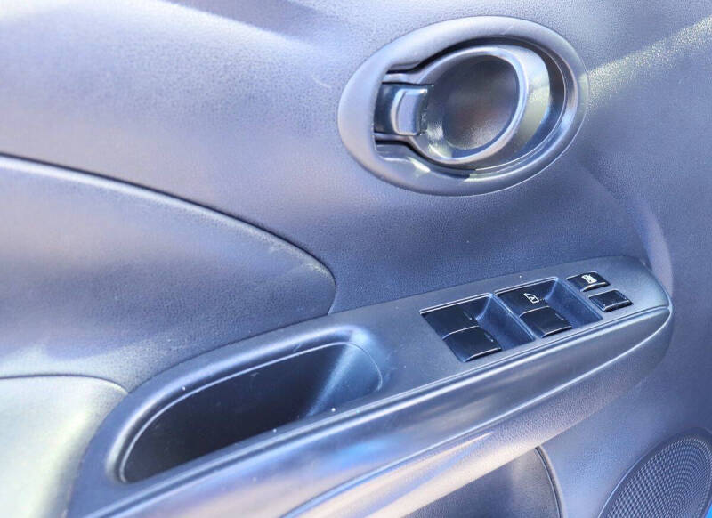 2012 Nissan Versa 1.6 SV