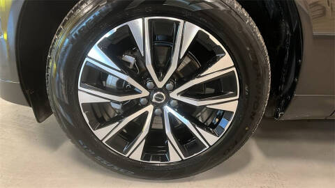 2025 Volvo XC60 B5 Plus Dark Theme