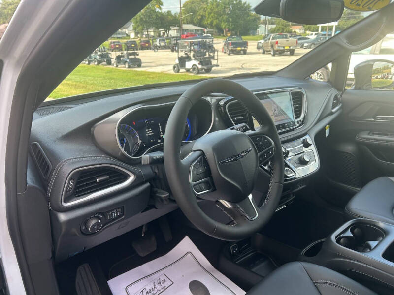 2026 Chrysler Pacifica Select