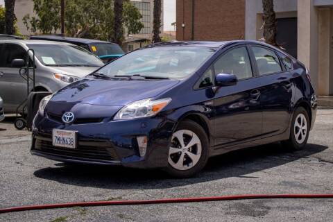 2015 Toyota Prius for sale at In-House Auto Finance in Hawthorne CA