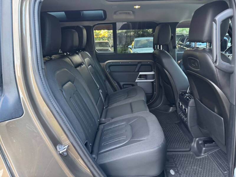 2020 Land Rover Defender 110 SE