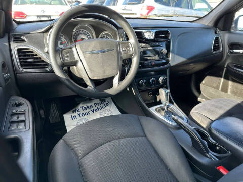 2014 Chrysler 200 LX