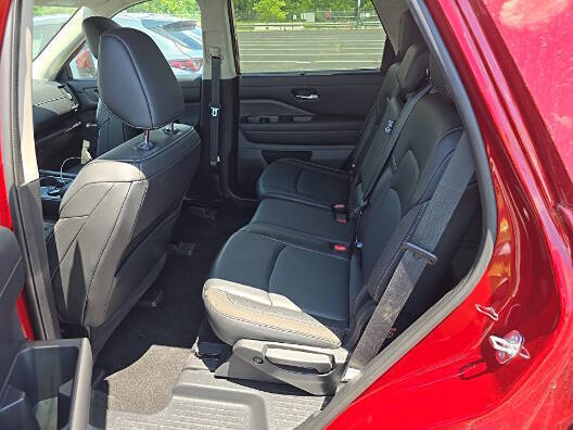 2022 Nissan Pathfinder SL