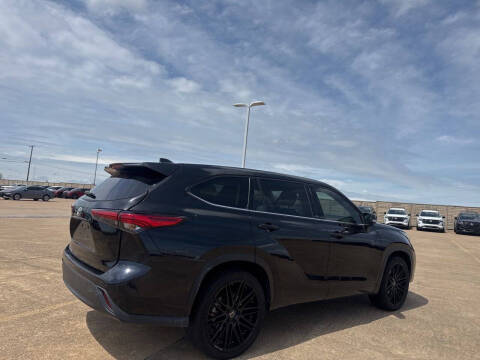 2022 Toyota Highlander L