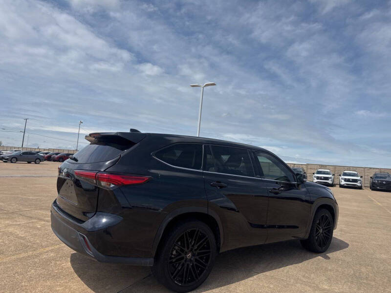2022 Toyota Highlander L