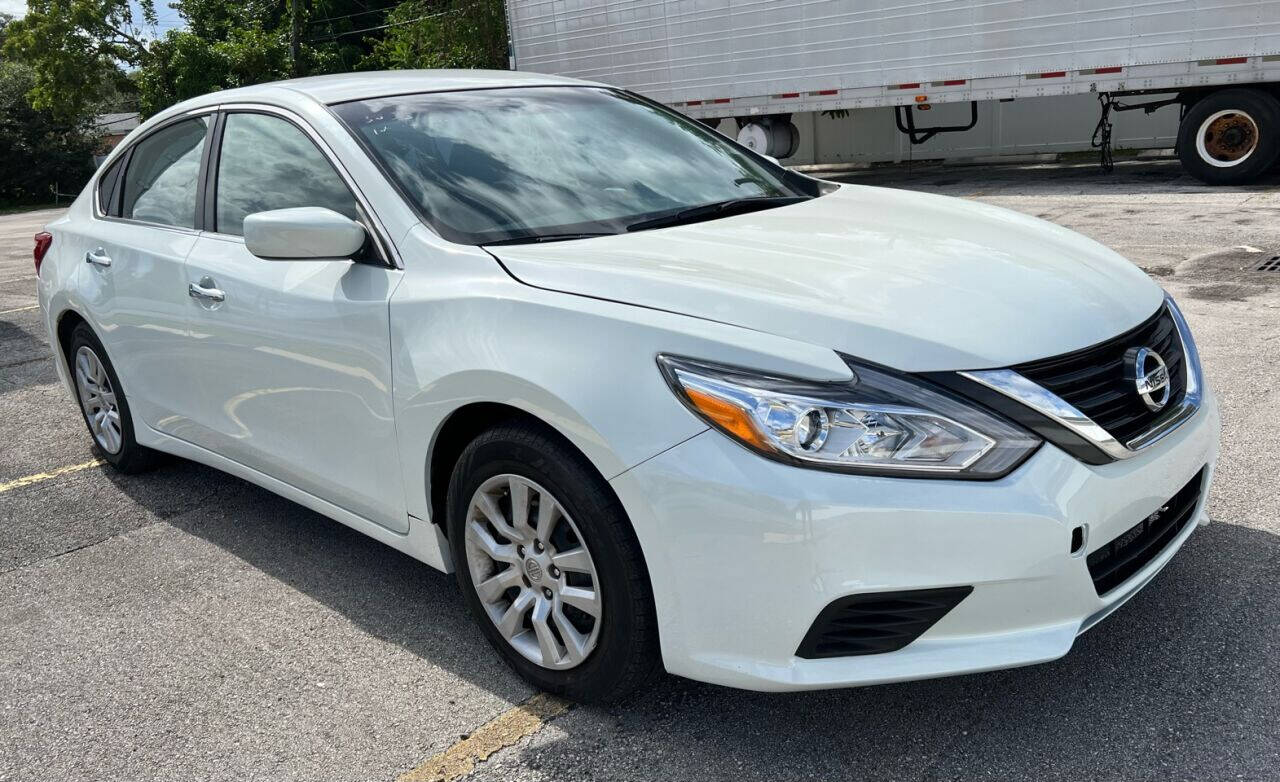 2017 NISSAN Altima Sedan - $14,990