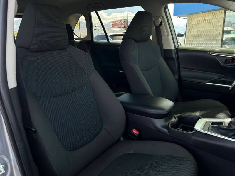 2022 Toyota RAV4 LE