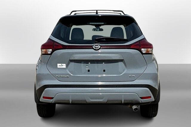 2021 Nissan Kicks SR