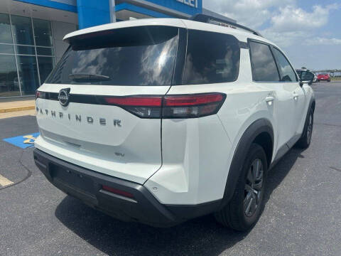 2024 Nissan Pathfinder SV