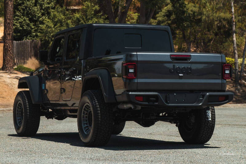 2024 Jeep Gladiator Sport