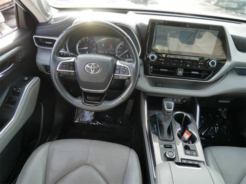 2022 Toyota Highlander Platinum