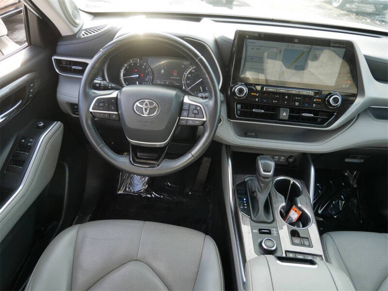 2022 Toyota Highlander Platinum