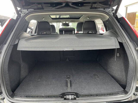 2025 Volvo XC40 B5 Plus Dark Theme