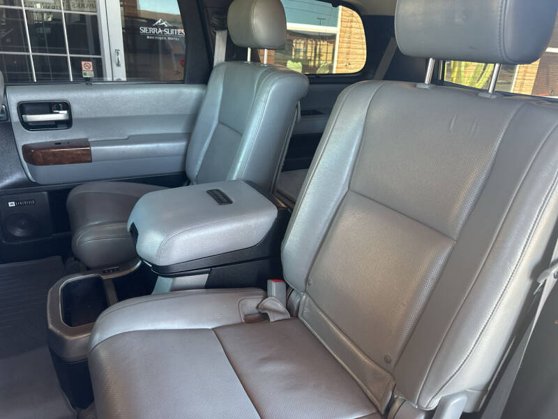 2010 Toyota Sequoia Platinum
