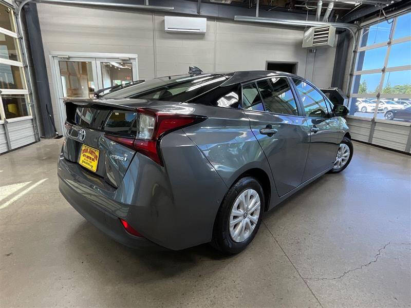 2022 Toyota Prius LE