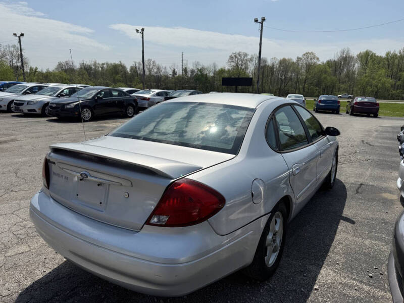 2003 Ford Taurus SE