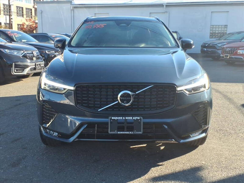 2025 Volvo XC60 B5 Plus Dark Theme