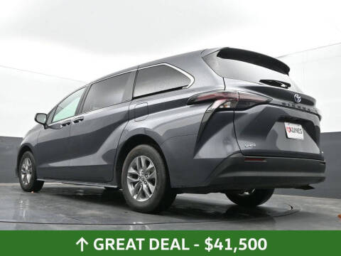 2025 Toyota Sienna LE 8-Passenger