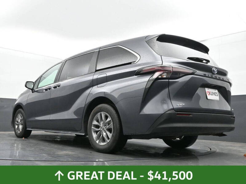 2025 Toyota Sienna LE 8-Passenger