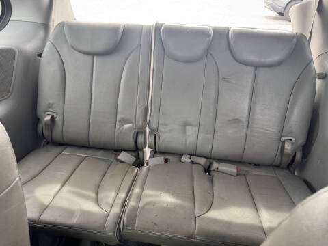 2008 Hyundai Entourage GLS