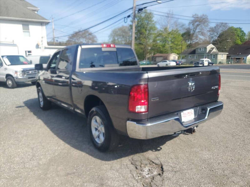 2017 RAM 1500 SLT