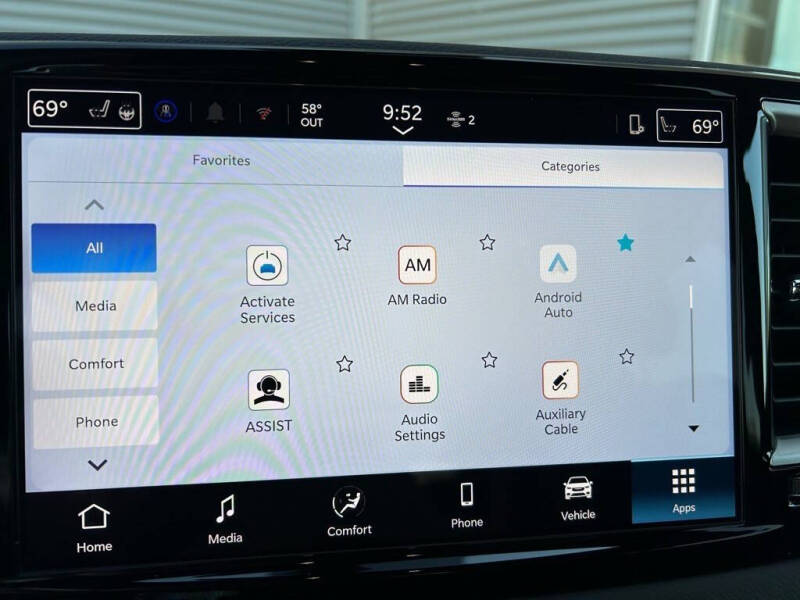 2025 Chrysler Voyager LX