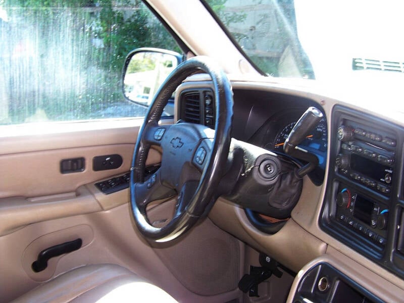 2004 Chevrolet Avalanche Base photo 9