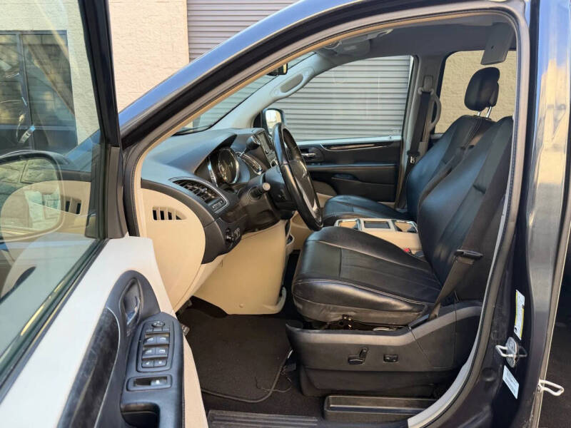 2014 Chrysler Town and Country Touring