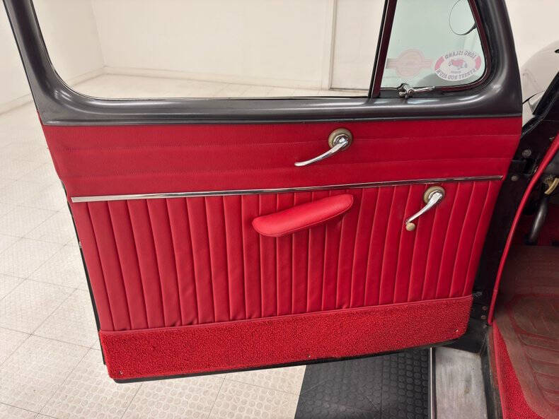 1948 Ford Super Deluxe