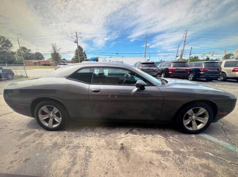 2017 Dodge Challenger SXT Plus
