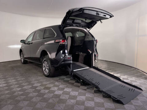 2023 Toyota Sienna LE 8-Passenger