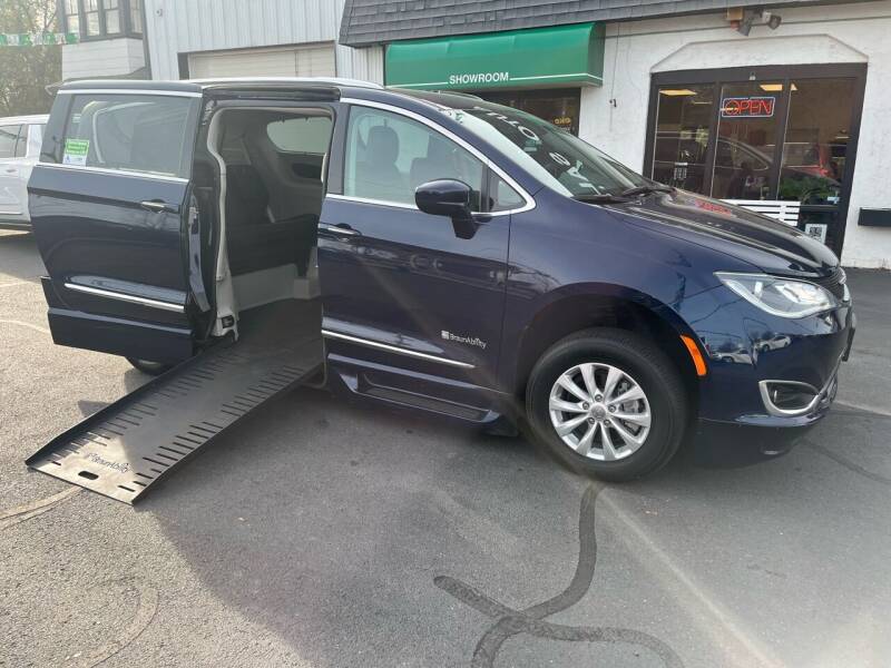 2018 Chrysler Pacifica for sale at Auto Sales Center Inc in Holyoke MA