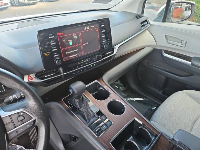 2021 Toyota Sienna LE 8-Passenger