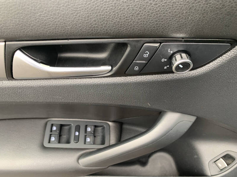 2014 Volkswagen Passat 1.8T Wolfsburg Edition PZEV