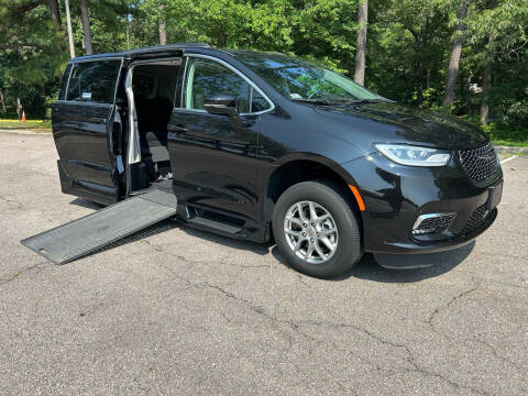 2021 Chrysler Pacifica for sale at ULTIMATE MOTORS in Midlothian VA