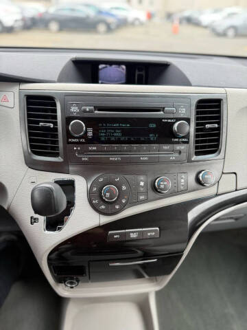 2012 Toyota Sienna
