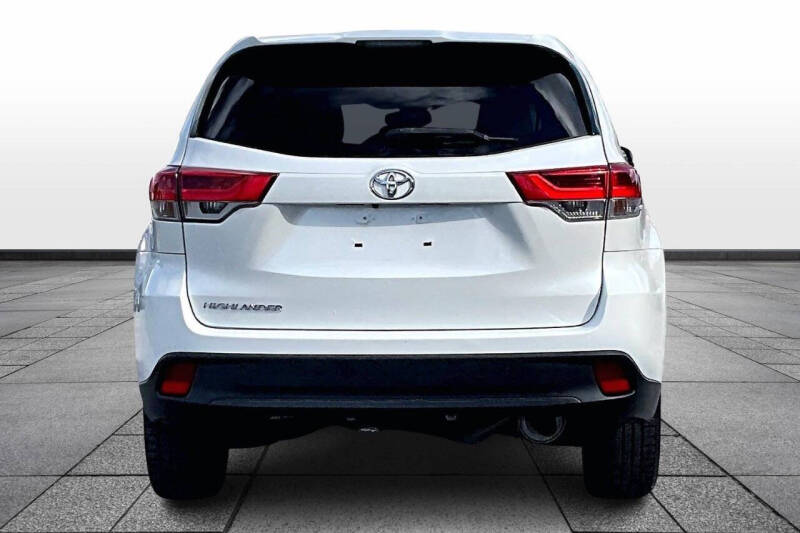 2019 Toyota Highlander LE