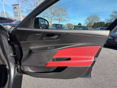 2017 Jaguar XE 35t R-Sport