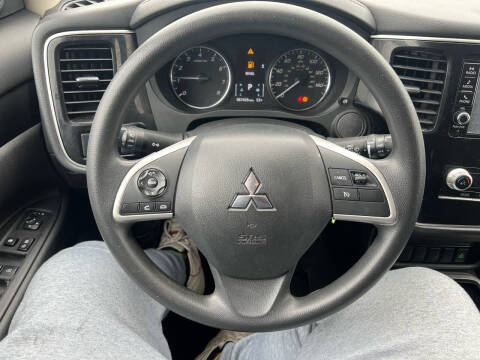 2020 Mitsubishi Outlander ES