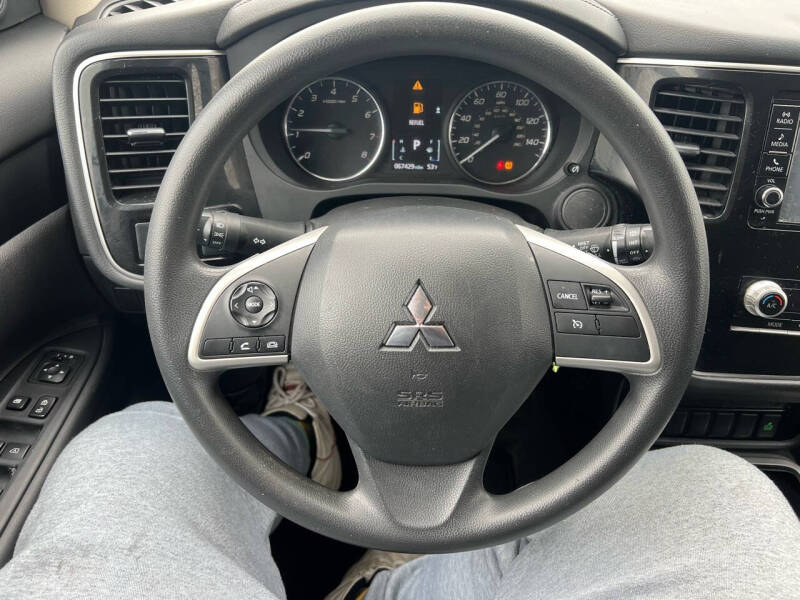 2020 Mitsubishi Outlander ES